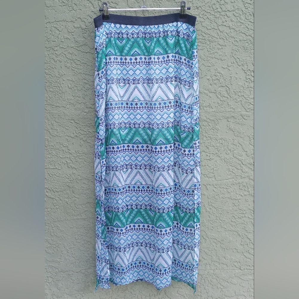 EUC H&M DIVIDED Aztec Patterned Green, B & W Mini Skirt w/Open Sides Sheer Maxi